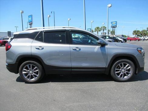 Used 2023 GMC Terrain SLT AWD/4WD image 4