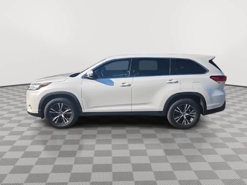 Used 2019 Toyota Highlander LE image 5