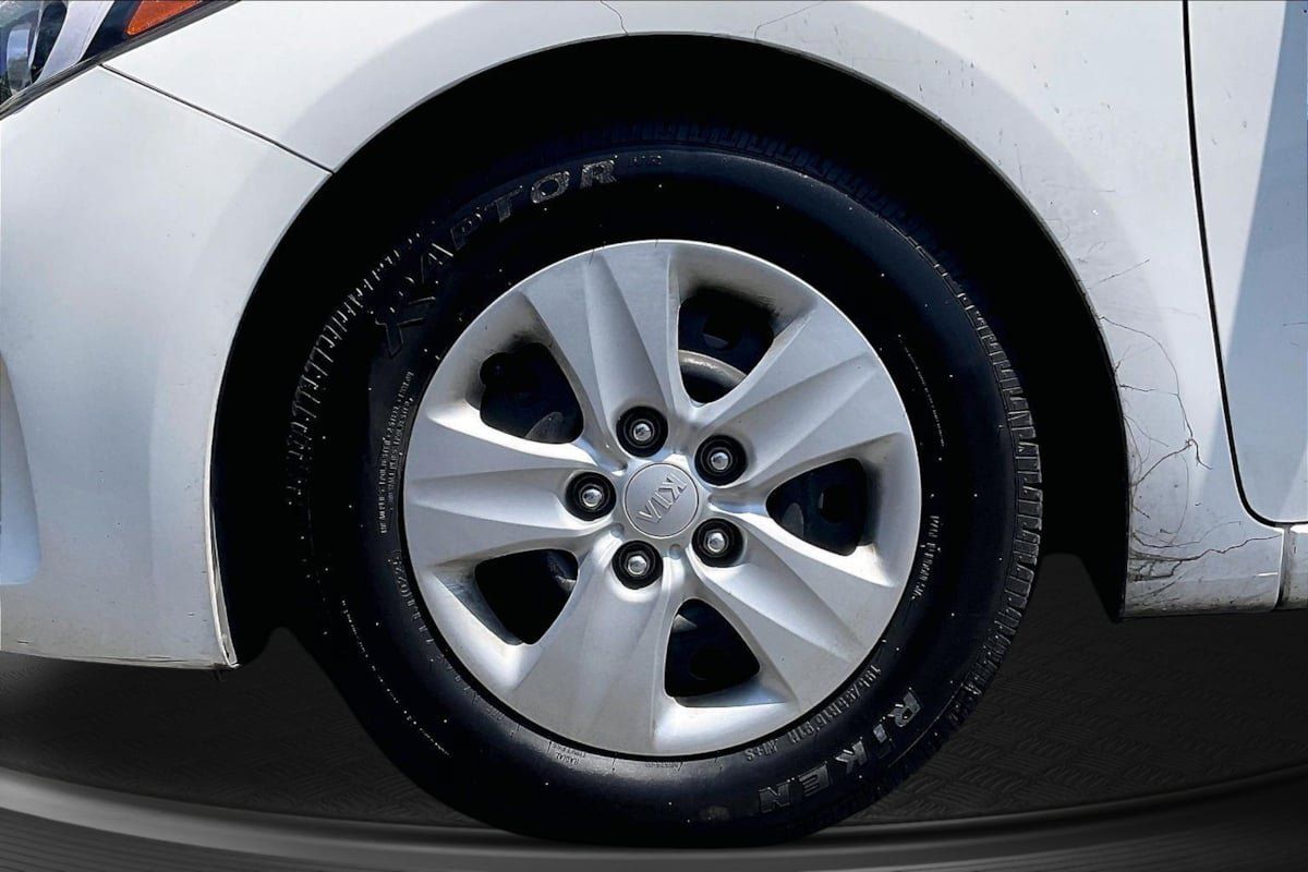 Used 2017 Kia Forte LX FWD image 9