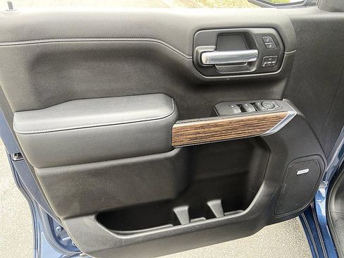 Used 2019 Chevrolet Silverado 1500 High Country w/ Technology Package AWD/4WD image 9