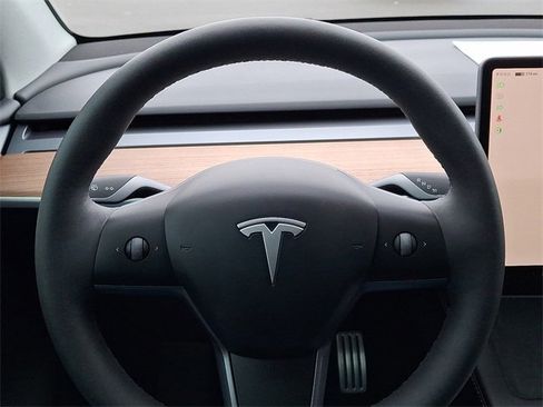 Used 2025 Tesla Model Y Performance image 19