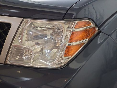 Used 2014 Nissan Frontier PRO-4X image 32