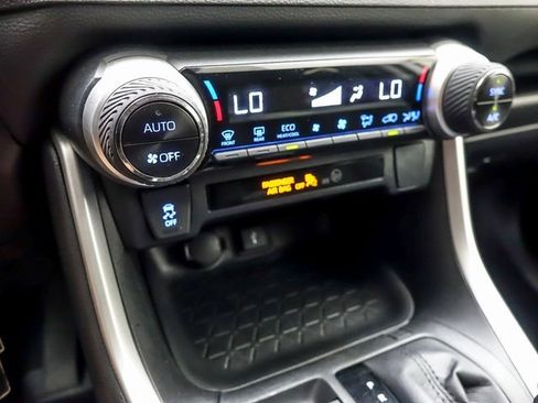 Certified 2022 Toyota RAV4 LE w/ Carpet Mat Package (TMS) image 20