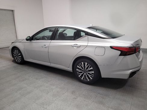 Used 2023 Nissan Altima 2.5 SV FWD image 3