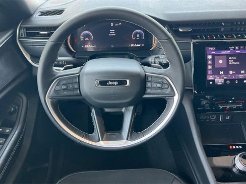 New 2025 Jeep Grand Cherokee Altitude image 14