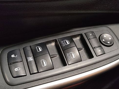Used 2021 Jeep Cherokee Latitude FWD image 27