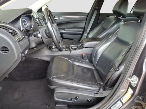 Used 2016 Chrysler 300 Limited RWD image 4