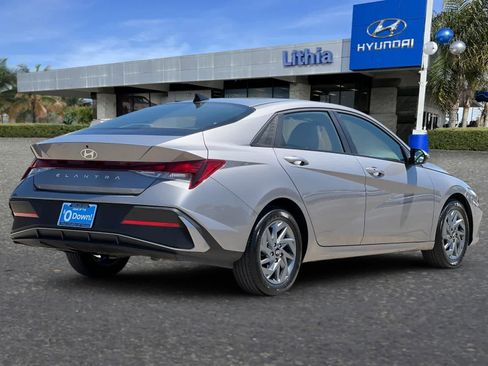 Certified 2024 Hyundai Elantra SEL FWD image 3