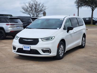 New 2026 Chrysler Pacifica Select