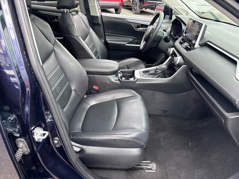 Used 2020 Toyota RAV4 XLE Premium AWD/4WD image 25