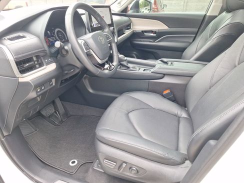 Used 2024 Toyota Grand Highlander Limited FWD image 14