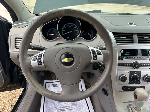 Used 2011 Chevrolet Malibu LS image 18
