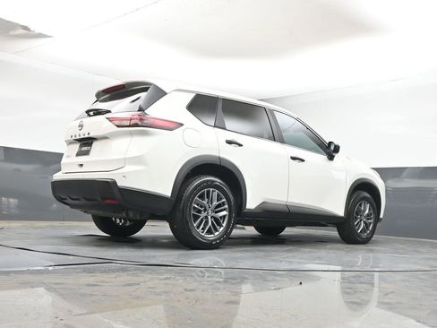 Used 2024 Nissan Rogue S image 30
