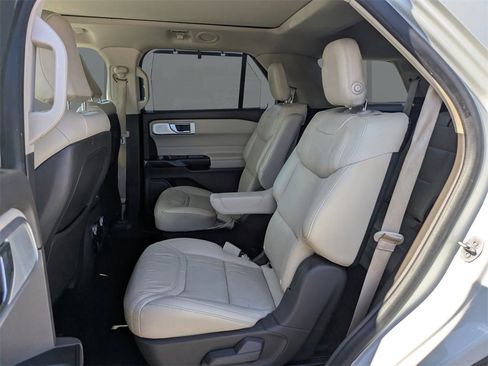 Used 2020 Ford Explorer Platinum w/ Premium Technology Package image 15