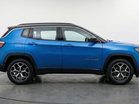 Used 2025 Jeep Compass Limited AWD/4WD image 11