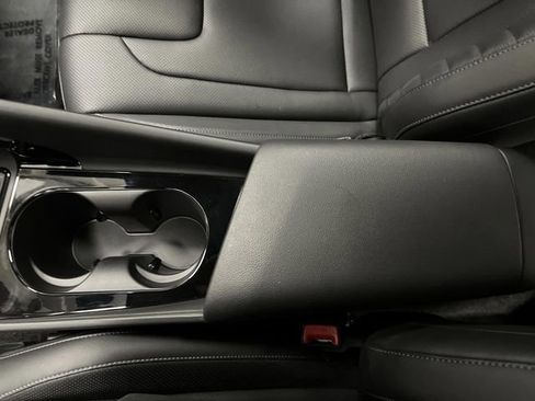 Used 2024 Hyundai Elantra Limited image 21