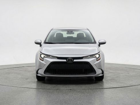 Used 2025 Toyota Corolla LE FWD image 2