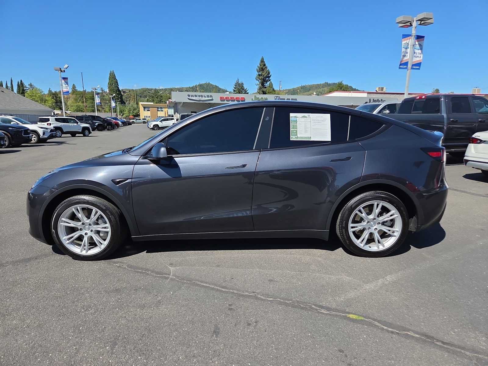 Used 2024 Tesla Model Y Long Range AWD/4WD image 11