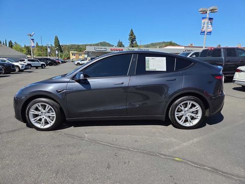 Used 2024 Tesla Model Y Long Range AWD/4WD image 11