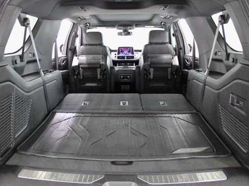 Used 2021 Chevrolet Suburban Z71 w/ Z71 Signature Package image 78