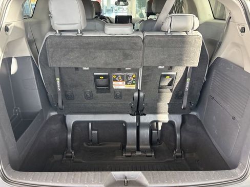 Used 2021 Toyota Sienna XLE image 7