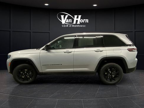 New 2026 Jeep Grand Cherokee Altitude AWD/4WD image 13
