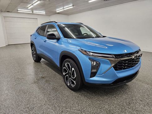 New 2026 Chevrolet Trax RS w/ Sunroof Package image 3