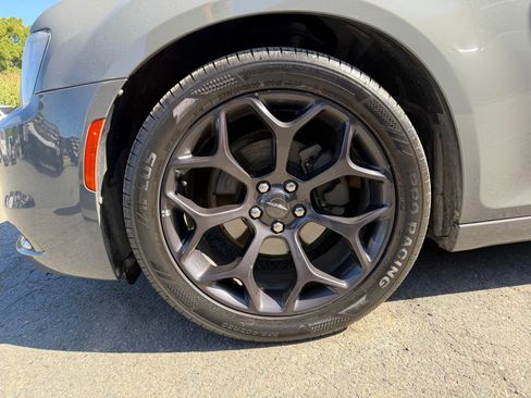 Used 2019 Chrysler 300 S RWD image 9