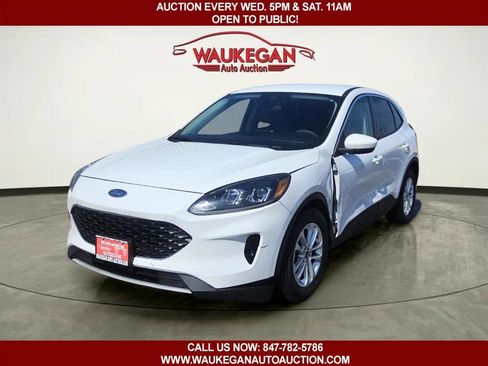 Used 2020 Ford Escape SE image 1