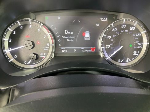 Used 2024 Toyota Highlander XLE image 17