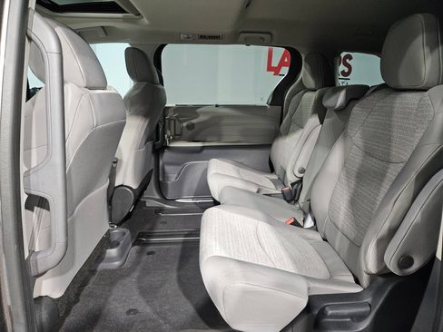 Used 2023 Toyota Sienna LE w/ LE Plus Package FWD image 35