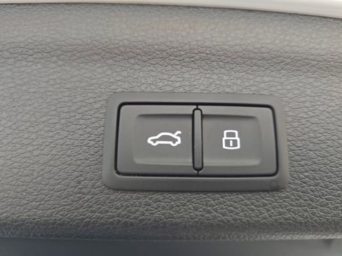 Certified 2025 Audi Q3 2.0T Premium w/ Convenience Package image 38