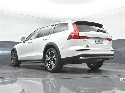 Used 2024 Volvo V60 B5 Cross Country Plus image 42