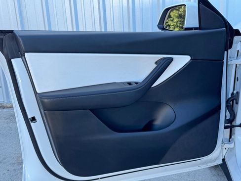 Used 2021 Tesla Model Y Long Range image 43