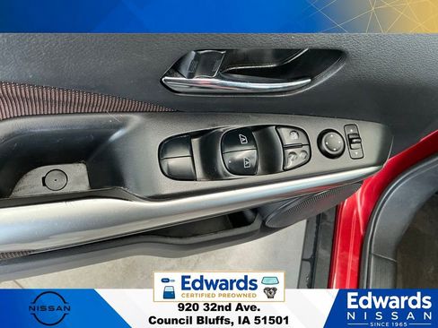 Used 2018 Nissan Kicks SR FWD image 21