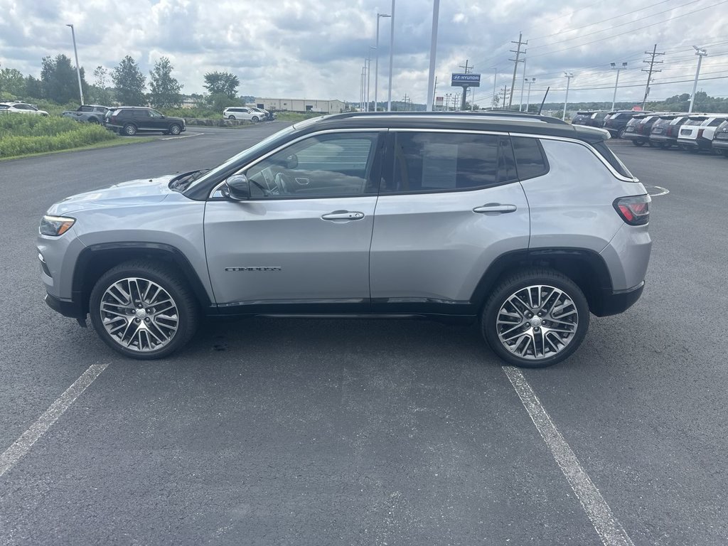 Used 2022 Jeep Compass Limited w/ Elite Group AWD/4WD image 5