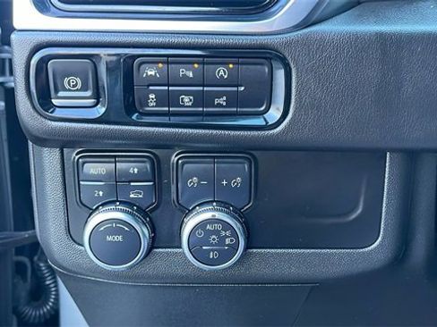 Used 2025 GMC Yukon XL Denali image 26