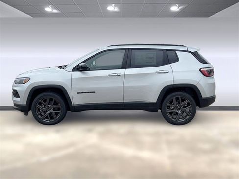 New 2026 Jeep Compass Latitude image 2