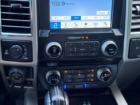 Used 2016 Ford F150 Lariat w/ Equipment Group 502A Luxury AWD/4WD image 20