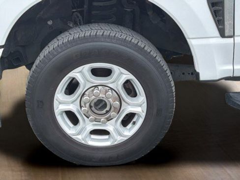 Used 2025 Ford F250 XLT AWD/4WD image 17
