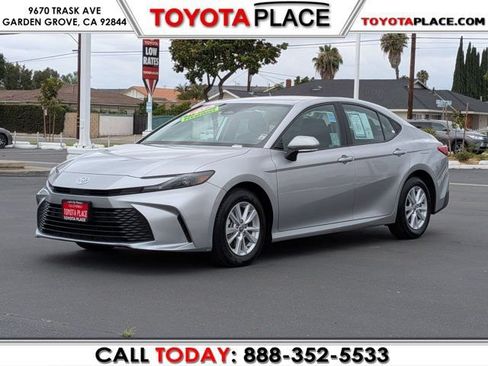 Used 2025 Toyota Camry LE w/ Convenience Package FWD image 1