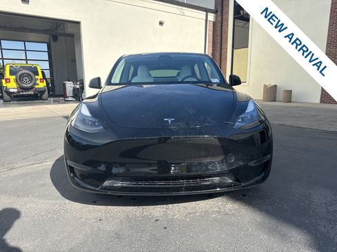 Used 2025 Tesla Model Y Long Range AWD/4WD image 2