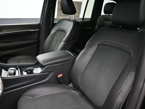 New 2026 Jeep Grand Cherokee Altitude RWD image 19