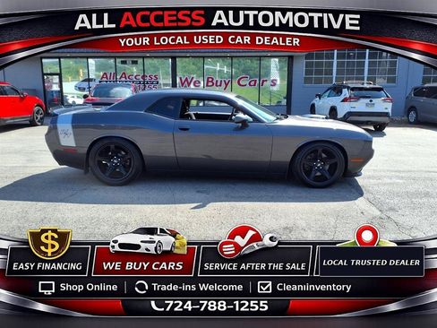 Used 2017 Dodge Challenger R/T RWD image 1