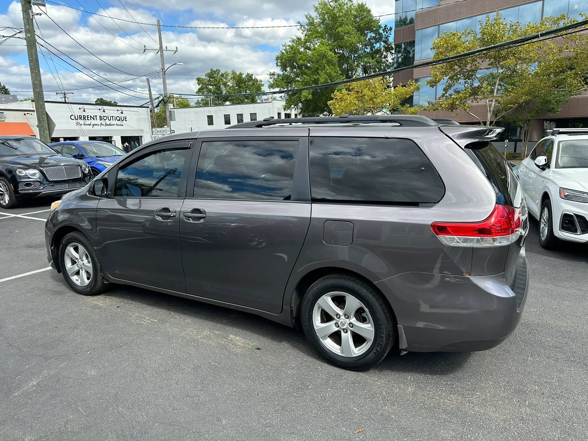 Used 2011 Toyota Sienna LE FWD image 8