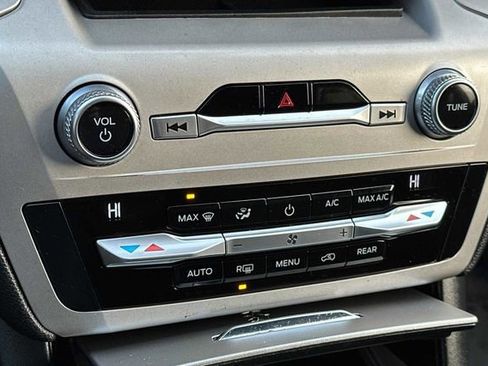 Used 2020 Ford Explorer XLT w/ Class III Trailer Tow Package image 19