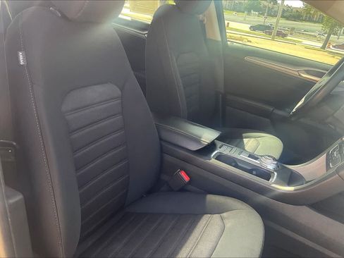 Used 2020 Ford Fusion SE FWD image 12
