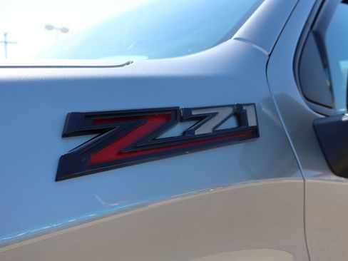 Used 2025 Chevrolet Silverado 1500 Custom Trail Boss w/ LPO, Dark Essentials Package image 10