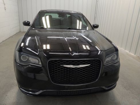 Used 2017 Chrysler 300 S image 14