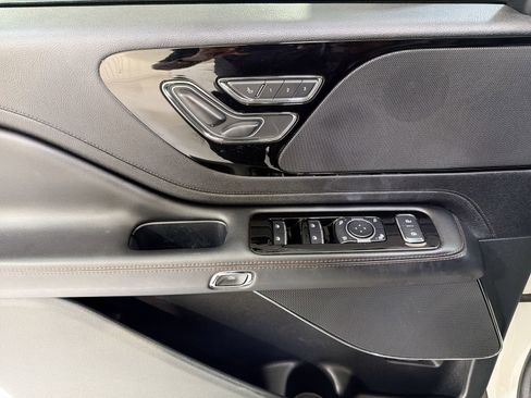 Used 2024 Lincoln Aviator 2WD image 12